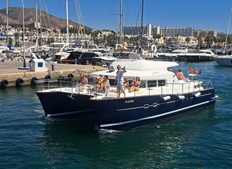 Benalmádena: Catamaran Cruise with Drinks and Swim Stop