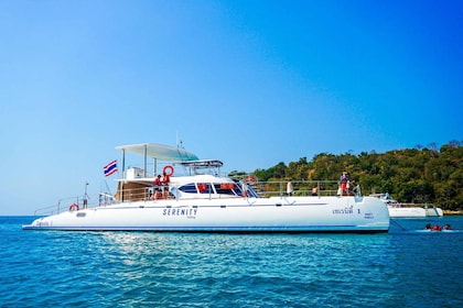 Pattaya: Exclusive 3-Island Catamaran Tour with Buffet Lunch