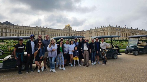 Paris: Versailles Golfcarts & Bikes Tour with Hamlet