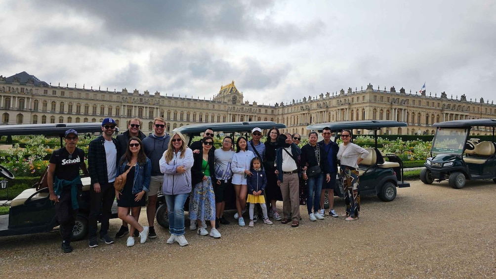 Paris: Versailles Golfcarts & Bikes Tour with Hamlet