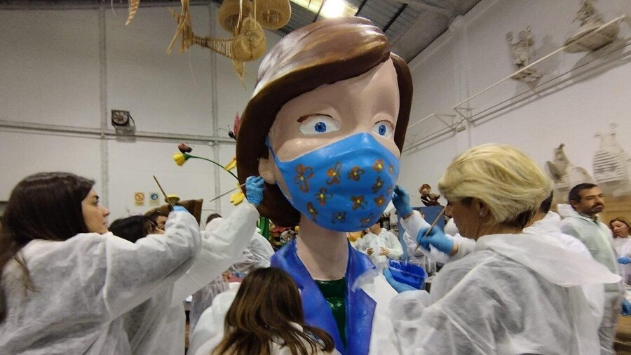 Valencia: Fallas theme tour with creative workshop
