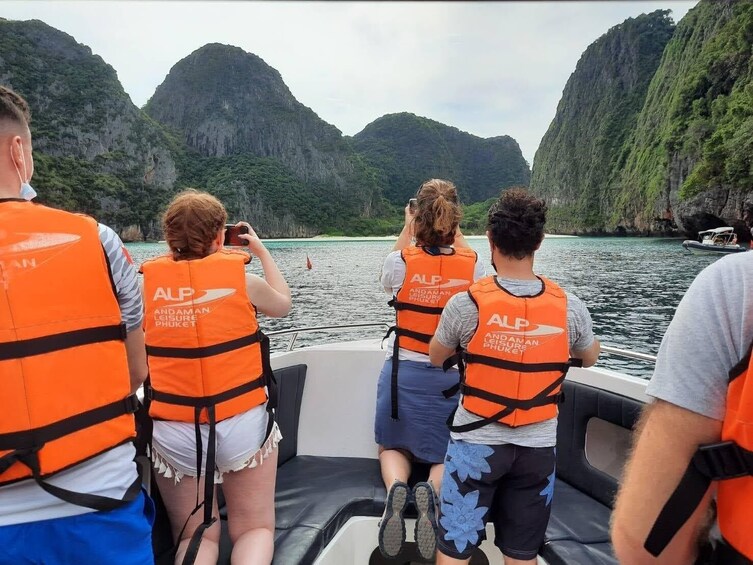 Phi Phi Island Hopping Day Trip by Speed Boat from Phuket