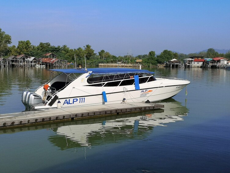 Phi Phi Island Hopping Day Trip by Speed Boat from Phuket