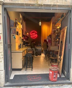 Rome: Wine & Vintage Vinyl Experience
