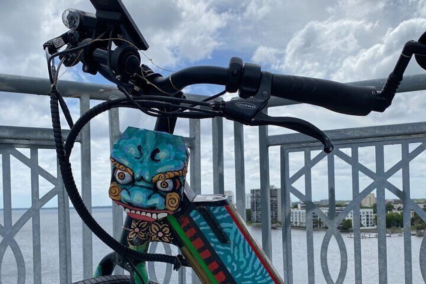 Electric Bike Guided Tour in Jacksonville Art and Architecture 