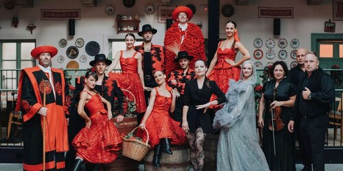 Budapest: Folk Dinner Show with Live Music & Unlimited Wine