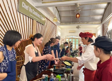 HCMC: Chef Vu Cooking Class, Cyclo Ride & Market Tour