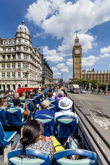 Indlæs billede 4 af 6. Day tour of tour group on a double-decker tour bus driving near the Big Ben in London