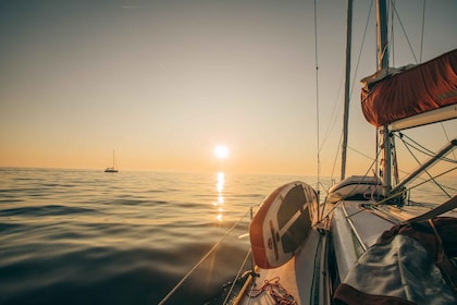 Hvar: Romantisk seilas i solnedgangen på en yacht