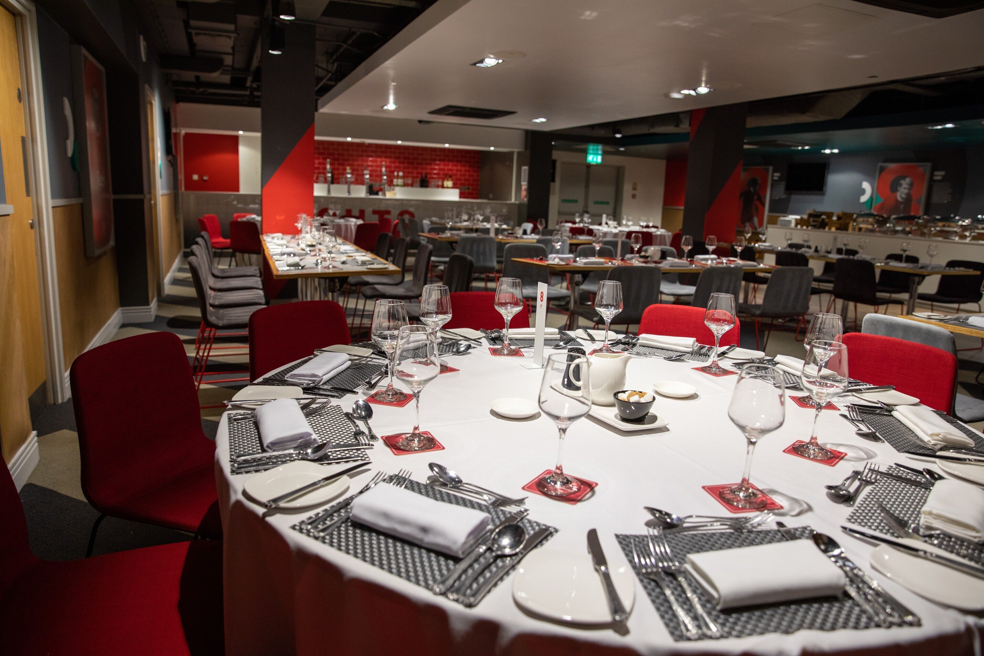 Entrada para el partido Liverpool FC vs Everton Hospitality: Liverpool FC vs Everton – Hospitality Match Ticket