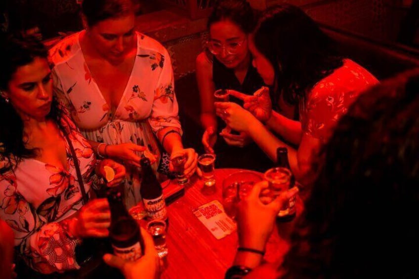 Private English Pub Crawl Tour in Cartagena Colombia
