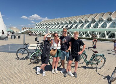 Valencia Guided Bike or E-Bike Tour in Small Group