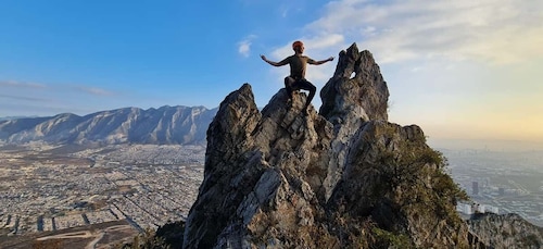 Nido de Aguiluchos: Hiking, rappel and breathtaking photos