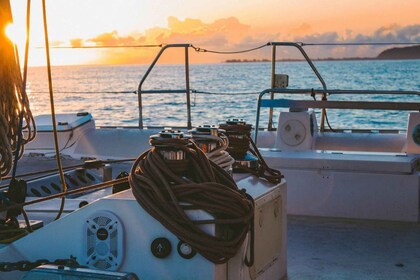 Calpe : Croisière en catamaran au coucher du soleil avec vin mousseux