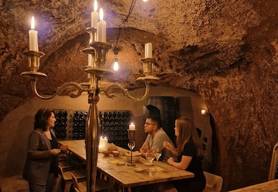 Rome: Candlelight Wine tasting in ancient roman Cave