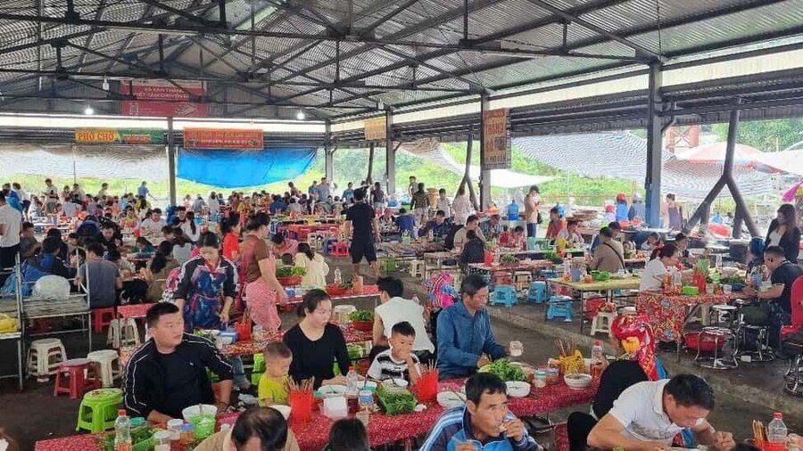Lai Chau: Colorful Ethnic Market of San Thang on Sunday