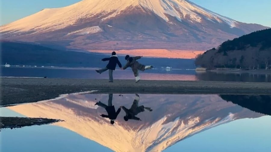 Day Tour: Mt. Fuji Oishi Park & Lake Yamanaka Amphibious Bus in Japan