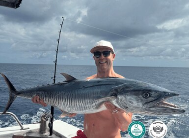 Cairns: Great Barrier Reef Fishing Charter with Lunch