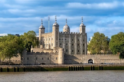 Tower of London and Crown Jewels private guided tour