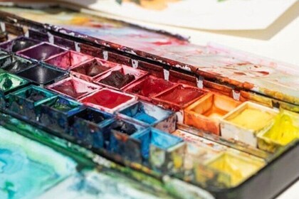 水彩画工�作坊，由专业教师、啤酒和炸猪皮组成