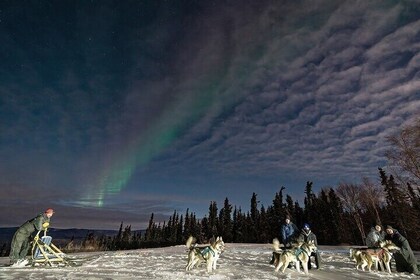 Nuit en traîneau à chiens et aurores boréales Combo