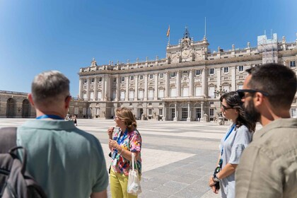 Madrid: Royal Palace Small Group Guided Tour & Wine Tasting