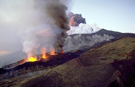 Etna: Craters Eruption 2002 Trekking Tour