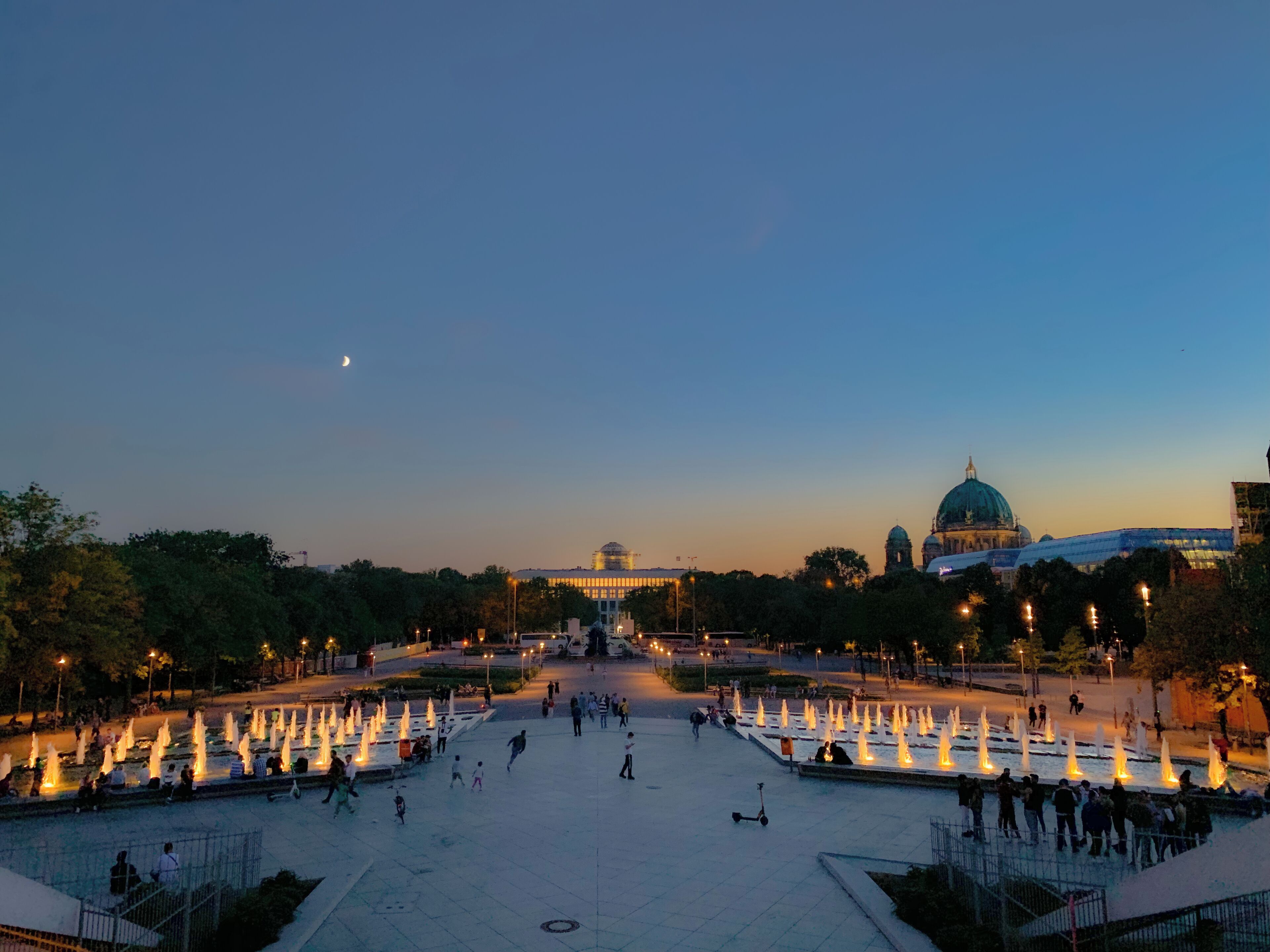 Berlin Live-Guided Evening Sightseeing Tour by Open-top Bus