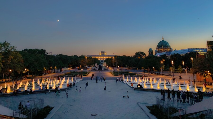 Berlin Live-Guided Evening Sightseeing Tour by Open-top Bus