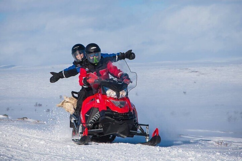 3hr Finnmarksvidda Snowmobile Adventure