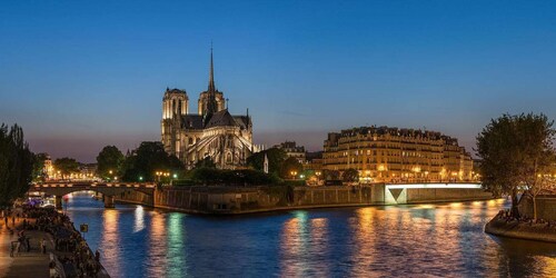 Notre-Dame: Exclusive Outdoor Guided Tour & Hidden Secrets