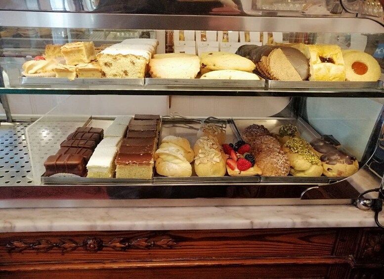 Picture 4 for Activity Venice: Traditional Cafés and Pastry Shops Walking Tour