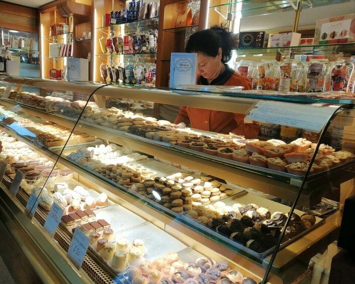 Picture 3 for Activity Venice: Traditional Cafés and Pastry Shops Walking Tour