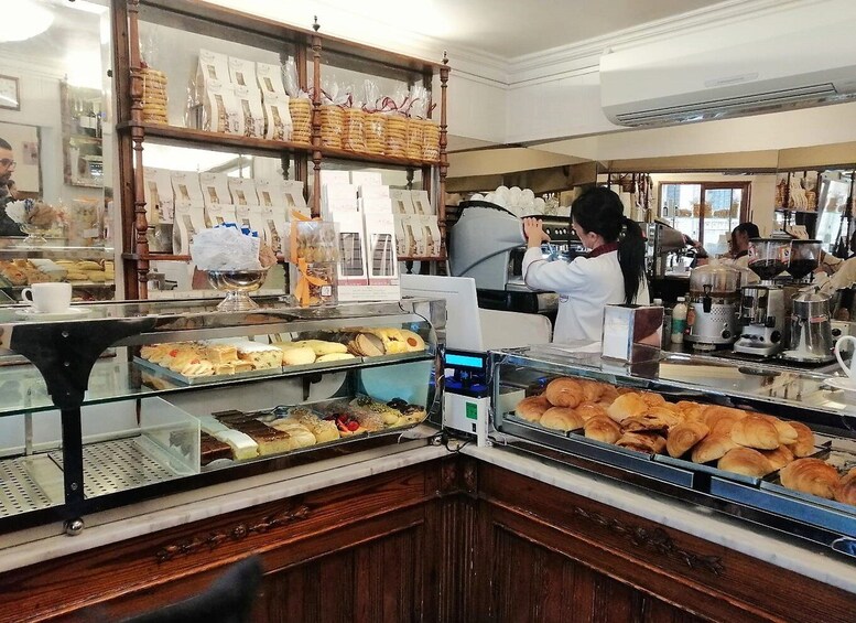 Picture 2 for Activity Venice: Traditional Cafés and Pastry Shops Walking Tour