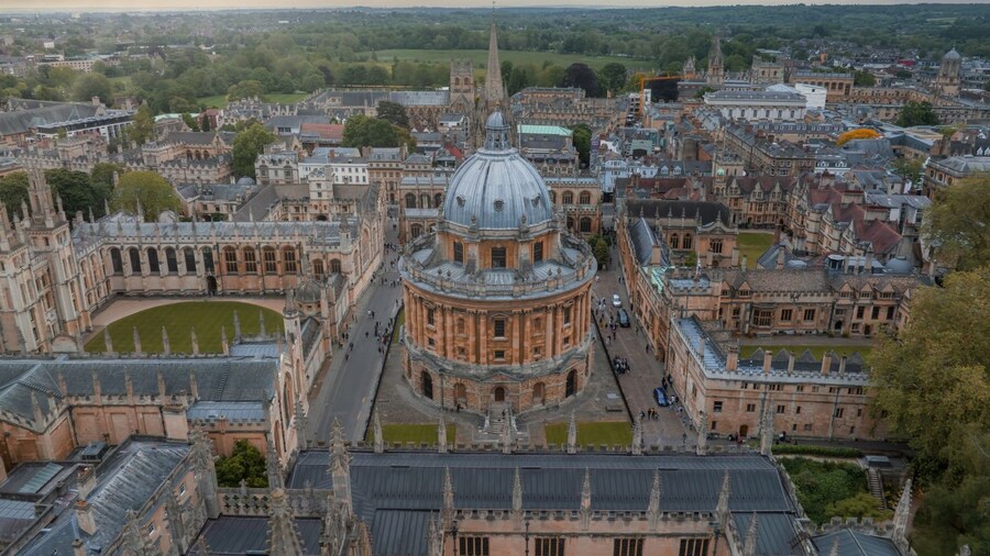Day Trip from London to Oxford & Cotswolds Villages