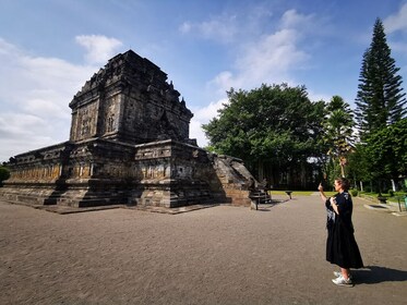 ทริปหนึ่งวันเที่ยววัด (บุโรพุทโธ + เมนดุต + พรัมบานัน)