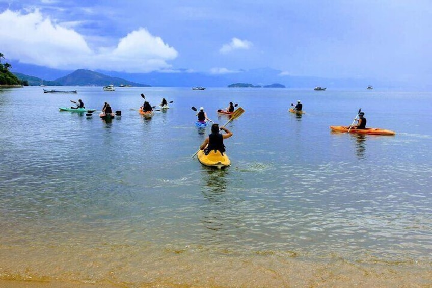 Kayaking experience through the islands of Paraty