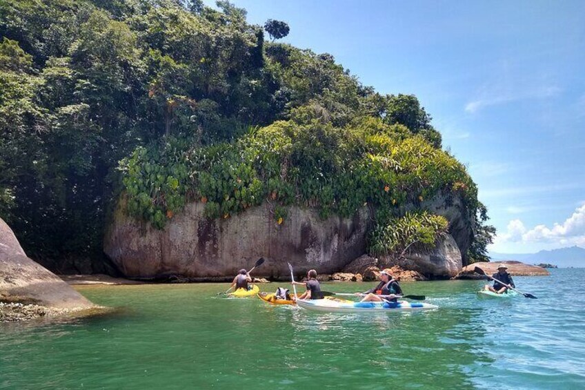 Kayaking experience through the islands of Paraty