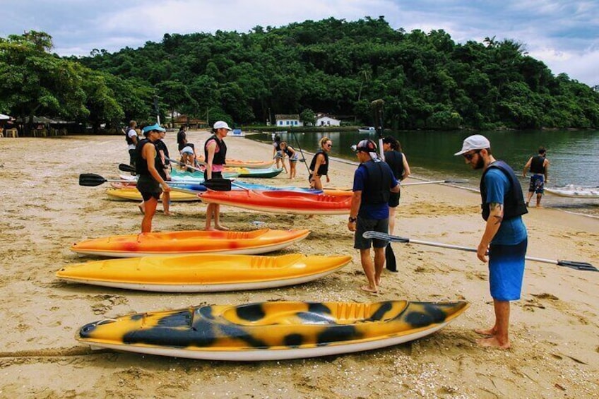 Kayaking experience through the islands of Paraty
