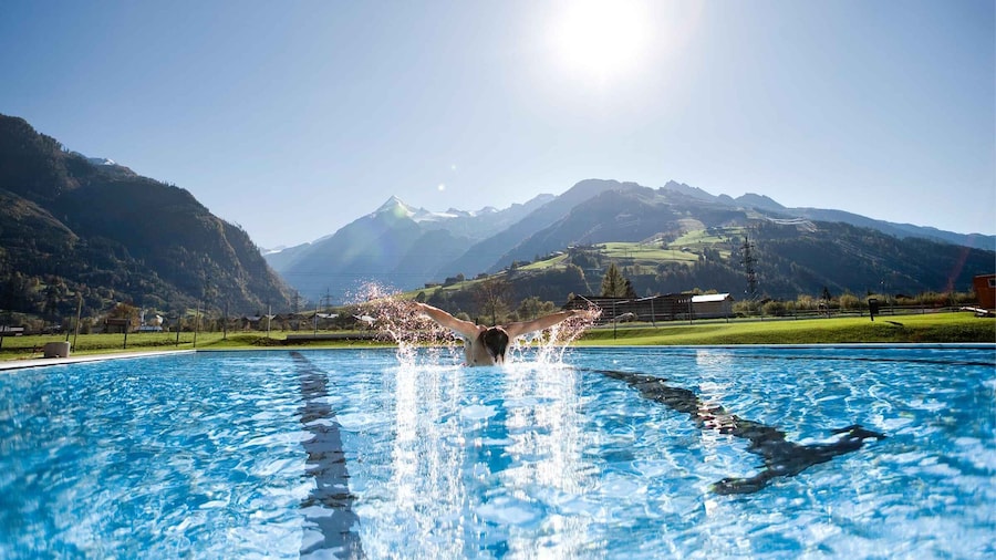 Zell am See: Tauern SPA Day Ticket for Water World