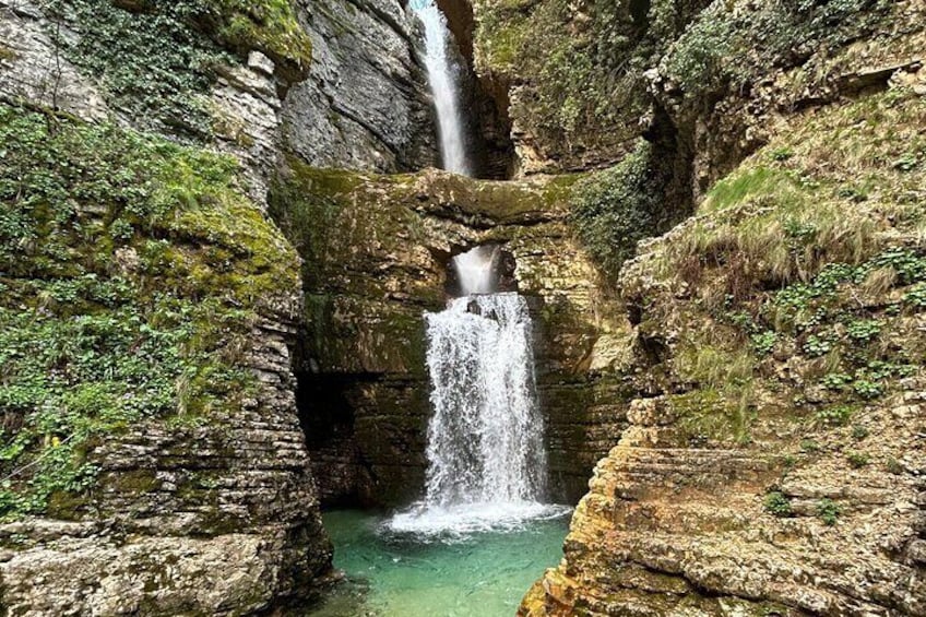 Peshtura waterfall