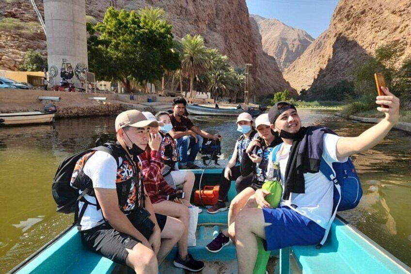 Private Full-Day Wadi Shab and Bimmah Sinkhole Tour