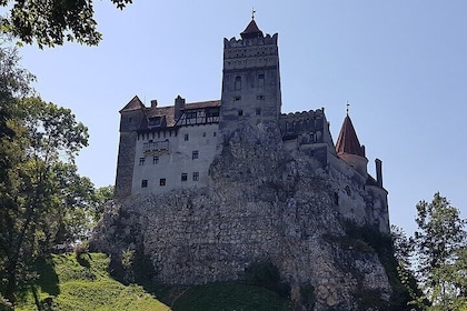 Visit Dracula Castle from Bucharest in 7 hours Private Tour Drop off to Air...