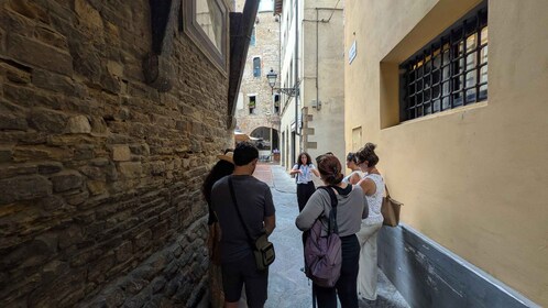Florence: Ghost & Crimes Walking Tour with Tastings and Wine