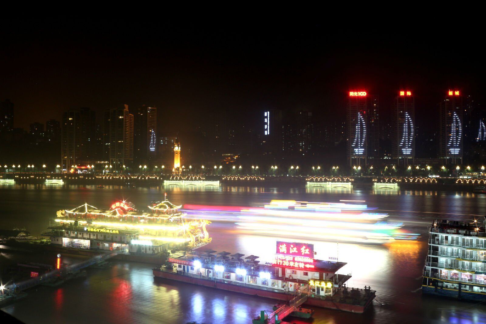 Chongqing: Two Rivers Cruise with City Views