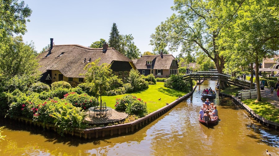 Giethoorn Tour with Enclosing Dike from Amsterdam