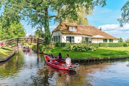 Giethoorn Tour with Enclosing Dike from Amsterdam