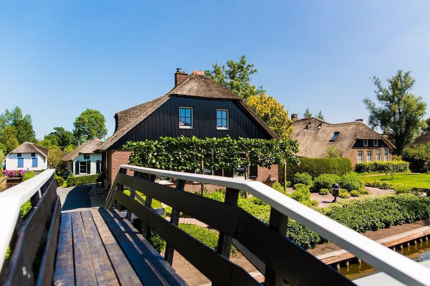 Giethoorn Tour with Enclosing Dike from Amsterdam