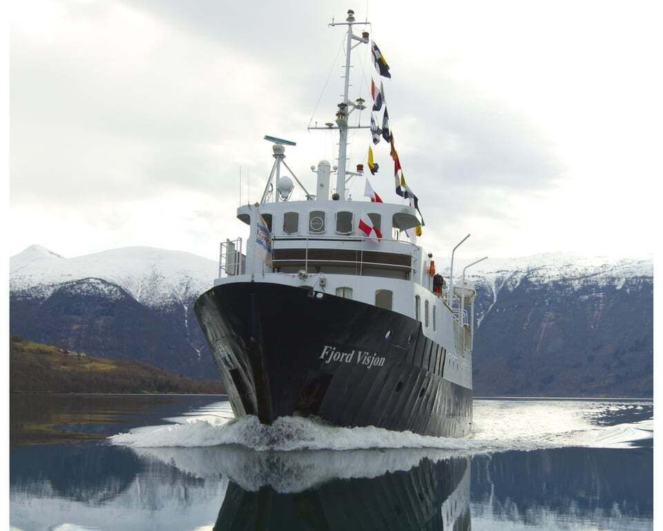 MORNING POLAR EXPEDITION CRUISE TO ARCHIPELAGO