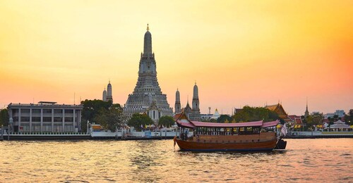 Bangkok: Manohra Cruise Thai Dinner on Chao Phraya River